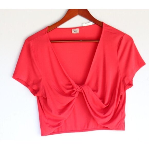 Sunday Best Aritzia Women's Large Red Crop Top Deep V-Neck Short Sleeve T-Shirt - Picture 5 of 5